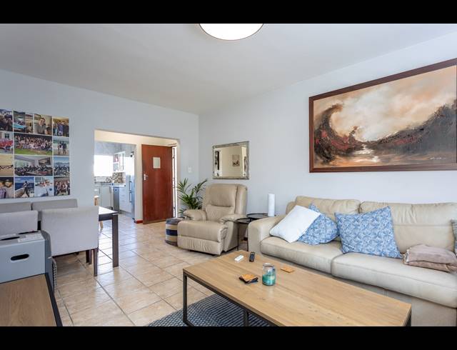 2 BEDROOM APARTMENT FOR SALE IN WYNBERG UPPER